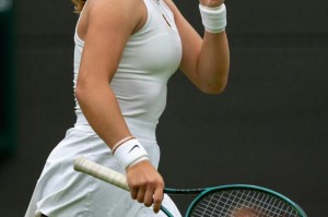 安德列娃进16强引热议：同是不擅长草地，为何比郑钦文温网成绩好