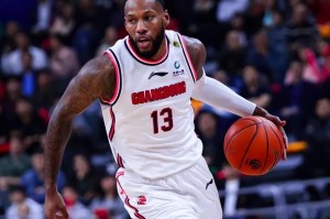 半岛体育-狂砍30分15篮板！39岁威姆斯NBL首秀就爆发，打CBA也绰绰有余了