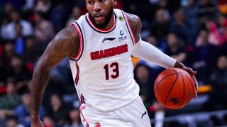 半岛体育-狂砍30分15篮板！39岁威姆斯NBL首秀就爆发，打CBA也绰绰有余了