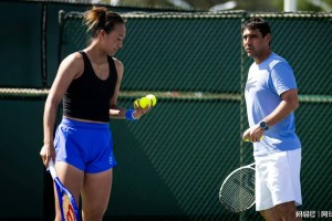 半岛体育官方网站-新教练是一剂猛药？郑钦文决定遭外媒质疑：失去里巴对她是损失