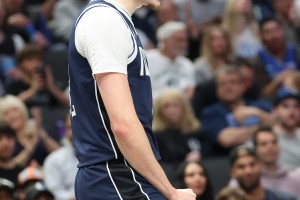 半岛体育官方网站-弗拉格：我在新秀赛季学到了很多 个人也变得更加成熟