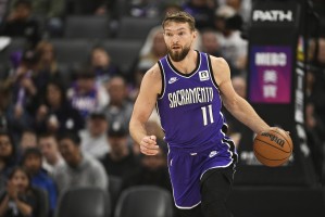 半岛体育APP-状态很是不错！小萨时隔27场比赛复出 半场10分钟拿到8分5板