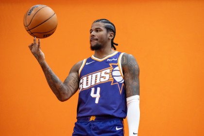 半岛体育官方网站-出战成疑！布克谈杰伦·格林：为他高兴 我知道他很渴望回归球场